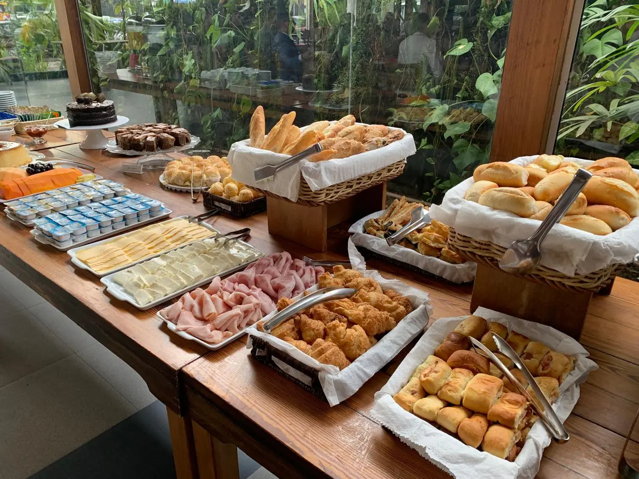 Mesa completa de coffee break